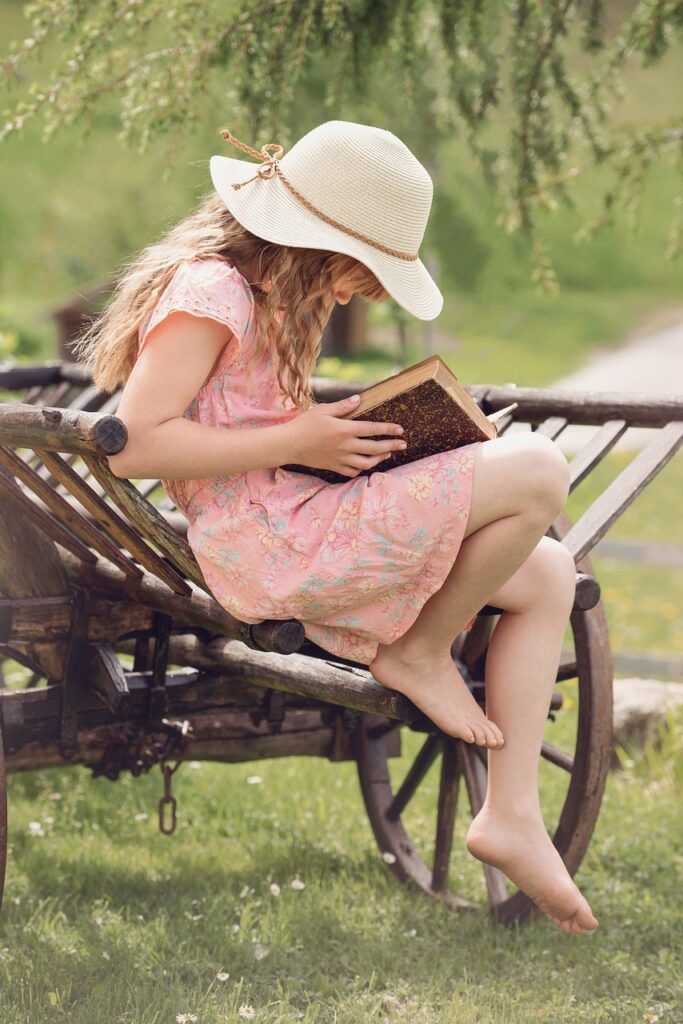 child, girl, book-857021.jpg